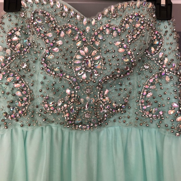 Prom dress - Picture 2 of 3
